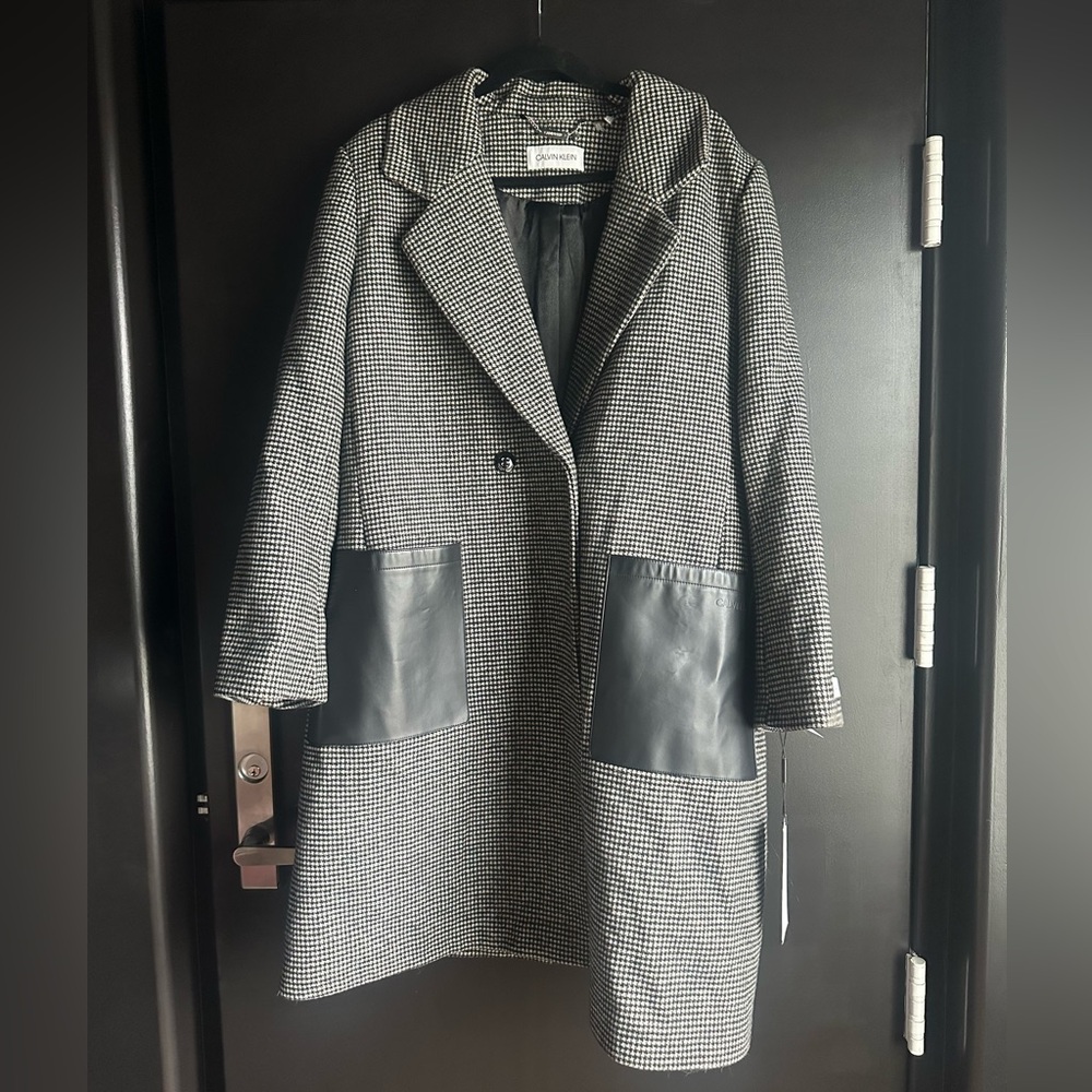 Calvin Klein
Faux-Leather-Pocket Houndstooth Maxi Coat - Picture 8 of 15